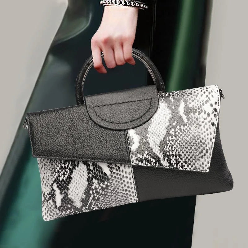 CELINE | STRUCTURED BLACK HANDBAG